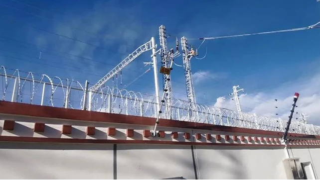 在海拔3700米高原裝電子圍欄是什么體驗？ 打卡西藏第一條電氣化鐵路