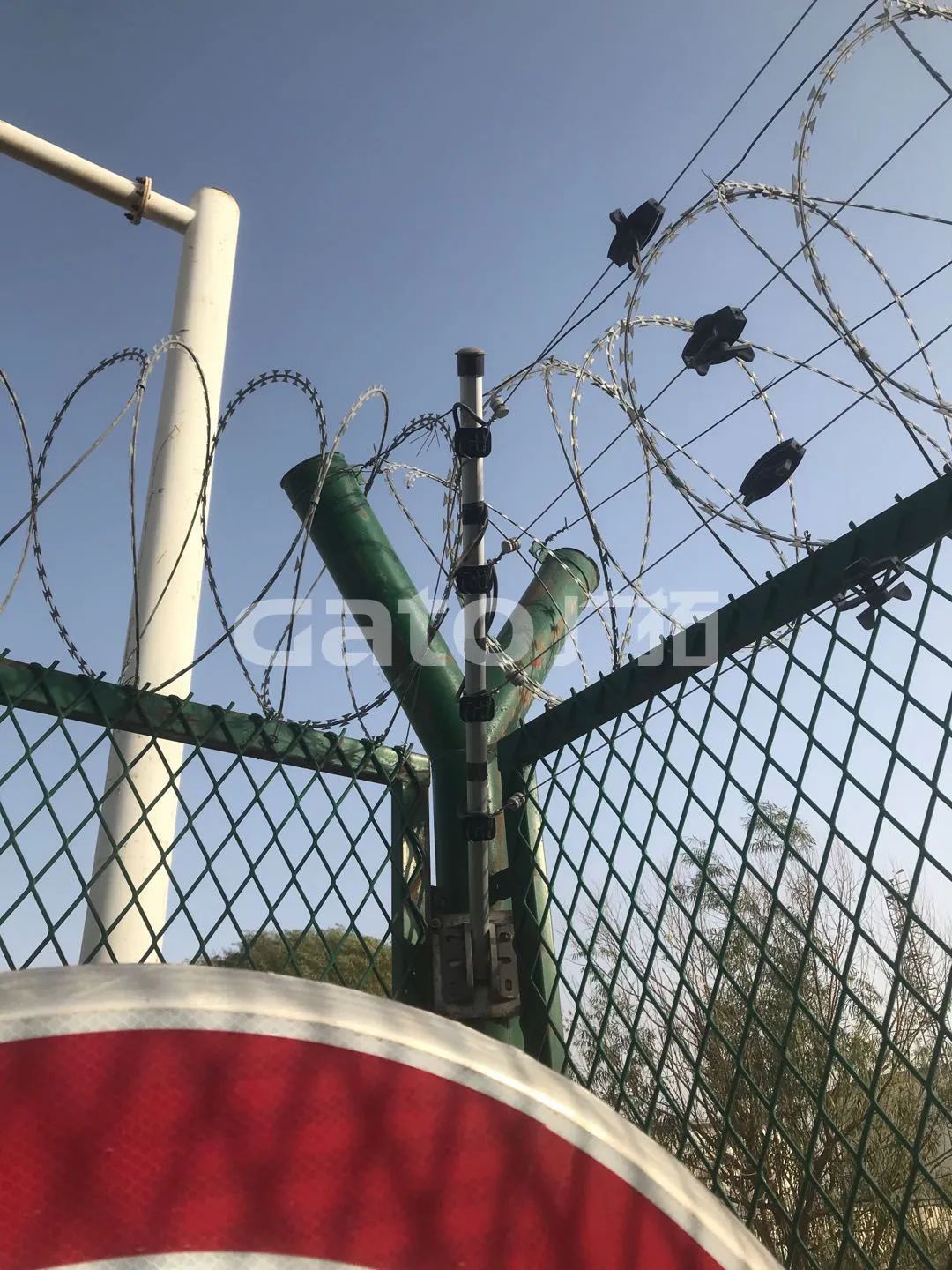 在長(zhǎng)達(dá)10100米戈壁沙漠裝電子圍欄，塔里木油田真的選對(duì)了！(圖12)