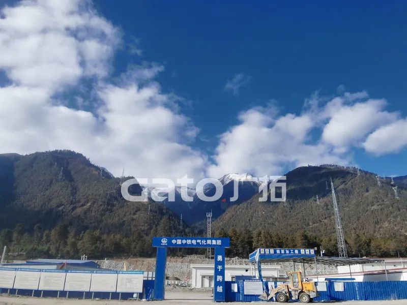 在海拔3700米高原裝電子圍欄是什么體驗？ 打卡西藏第一條電氣化鐵路(圖3)